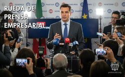 La rueda de prense es un éxito cuando asisten muchos medios de comunicación