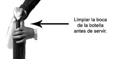 Limpiar la boca de la botella.