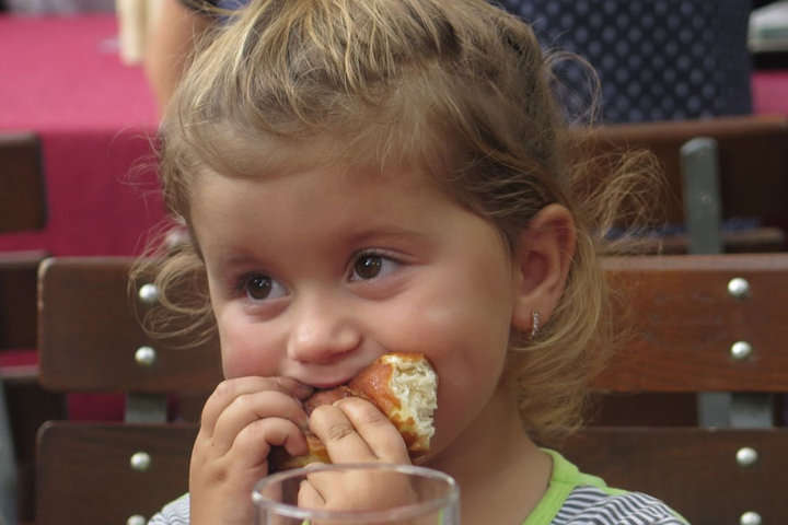 Merienda la niña