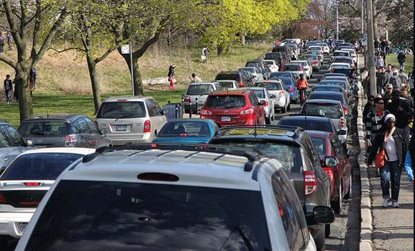 Atasco a la hora del colegio en High Park.