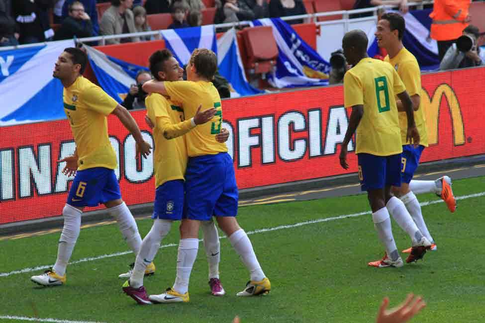 Gesto de la victoria y de la derrota. 
Attribution License Full Size
  ShareThis
Other Photos By This Photographer









more
Lucas Leiva, Neymar and Ramires celebrate Neymar's goal