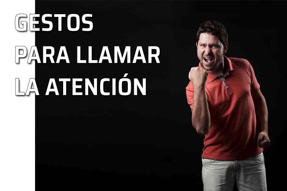 Cómo llamar la atención con los gestos. Gesto muy expresivo de victoria, de estupendo