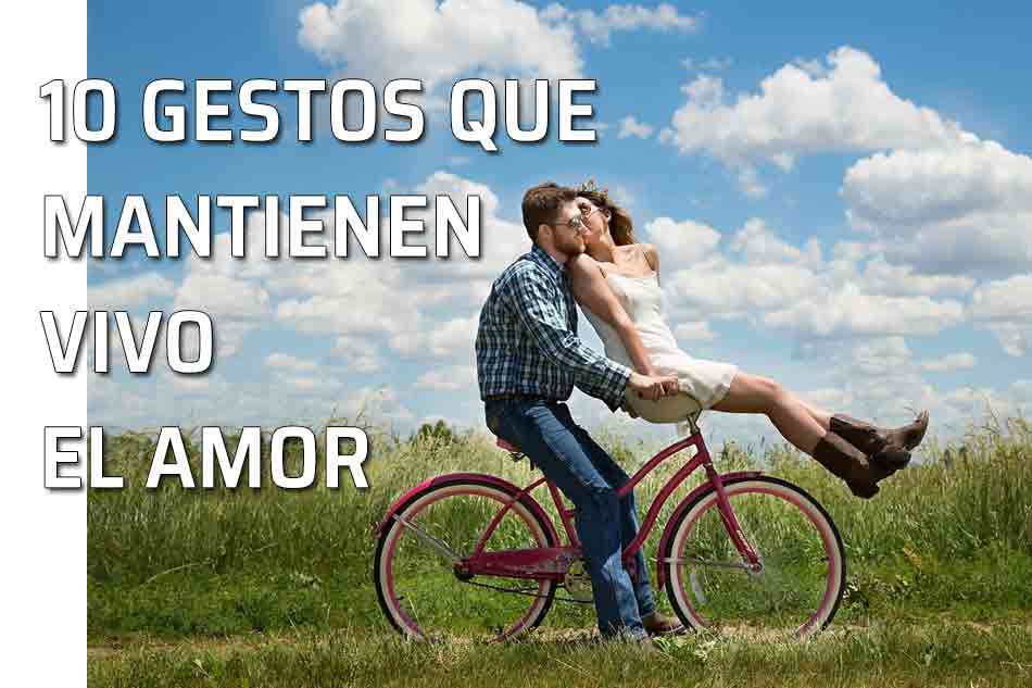 Decálogo para mantener el amor. Pareja de enamorados pasean en bicicleta