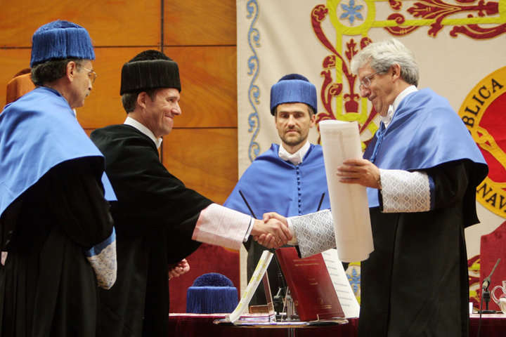 Doctor Honoris Causa al científico navarro Pedro María Etxenike Landiribar