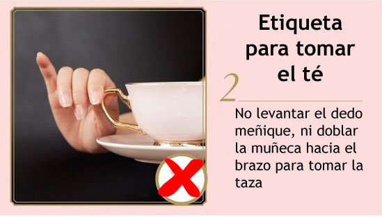 Tomar el té. Levantar el dedo meñique