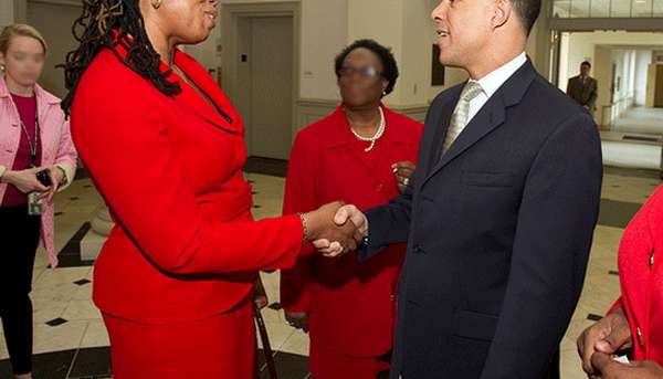 ENcuentro y saludo Delta Sigma Theta Sorority.