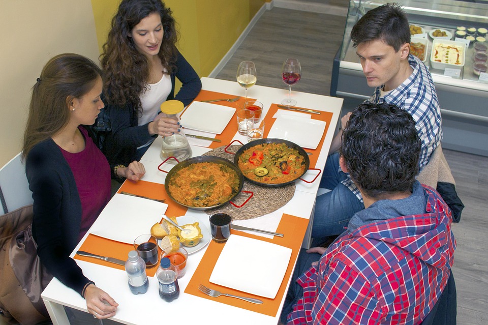 Comida de arroces en compañía