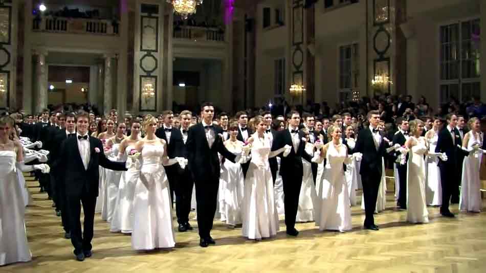 Bailes debutantes. Puesta de largo. Baile de parejas con vals