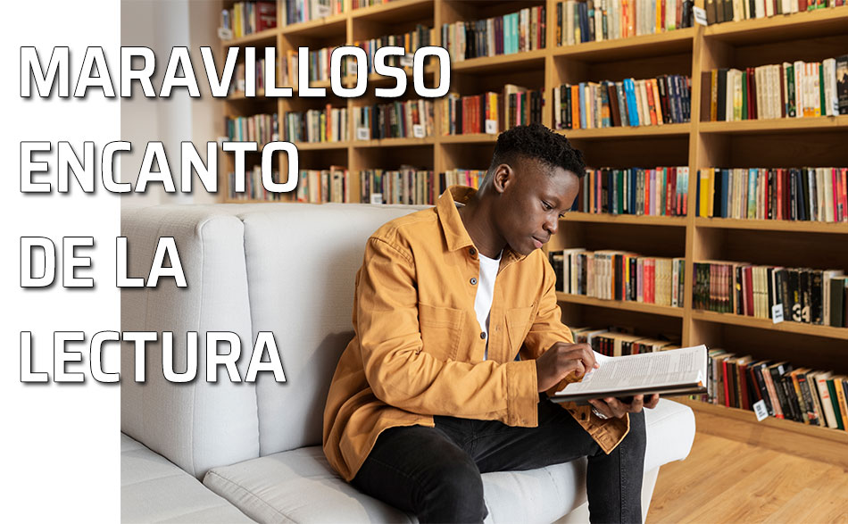 Un chico, sentado en  una butaca,  leyendo un libro