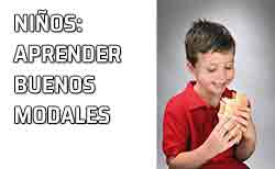 Niño con bocadillo. Los niños y los buenos modales antes de sentarse a la mesa