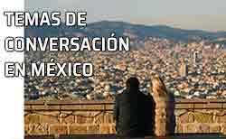 Pareja conversando. Platicar en México