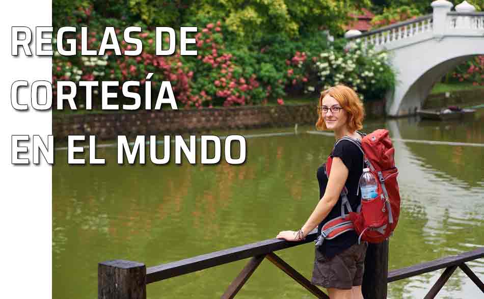 Turista vistas a un canal