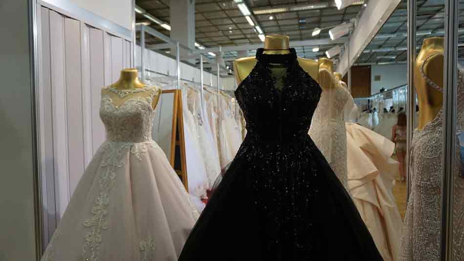 El traje de noche o vestido largo. Etiqueta femenina