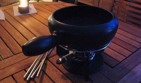 Fondue y palillos.