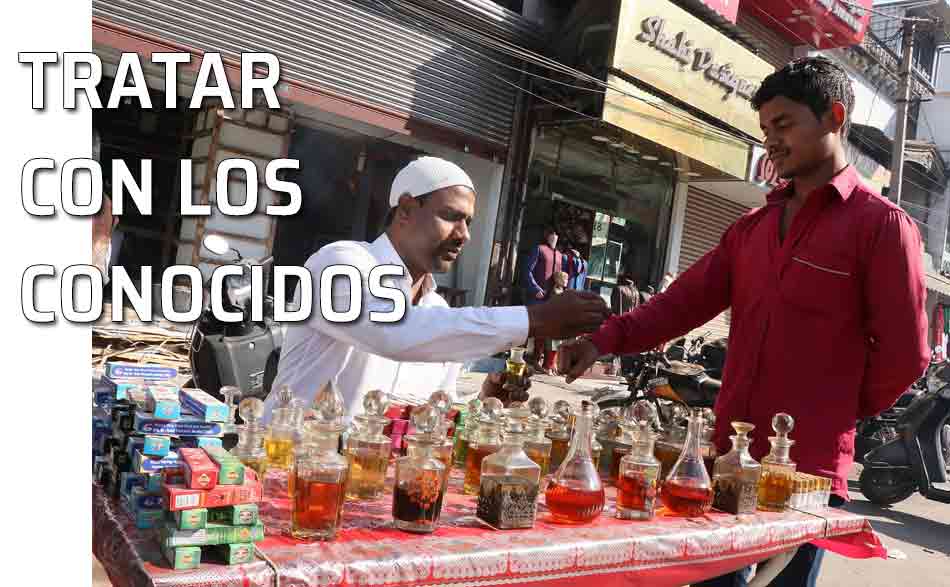 Tratar con los conocidos. Cortesía a diario. Personas cercanas que no son amigos ni familiares