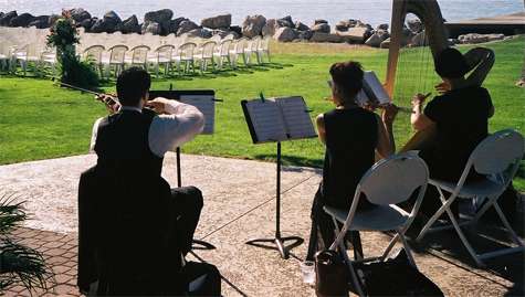 Trío musical para una ceremonia de boda.  Catawba Island Beach Club, Port Clinton, Ohio.