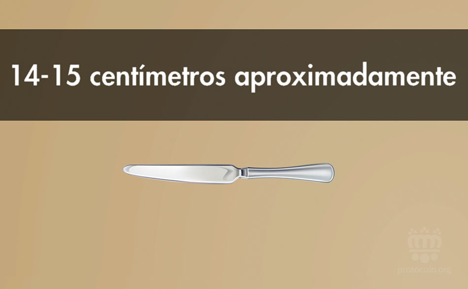 El cuchillo del postre no suele tener un filo muy grande