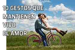 Decálogo para mantener el amor. Pareja de enamorados pasean en bicicleta