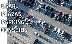 Parking público llenos de coches. Aparcamiento público con muchos autos