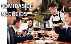 Hombres de negocios en un restaurante