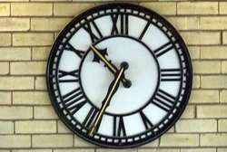 Reloj edificio.